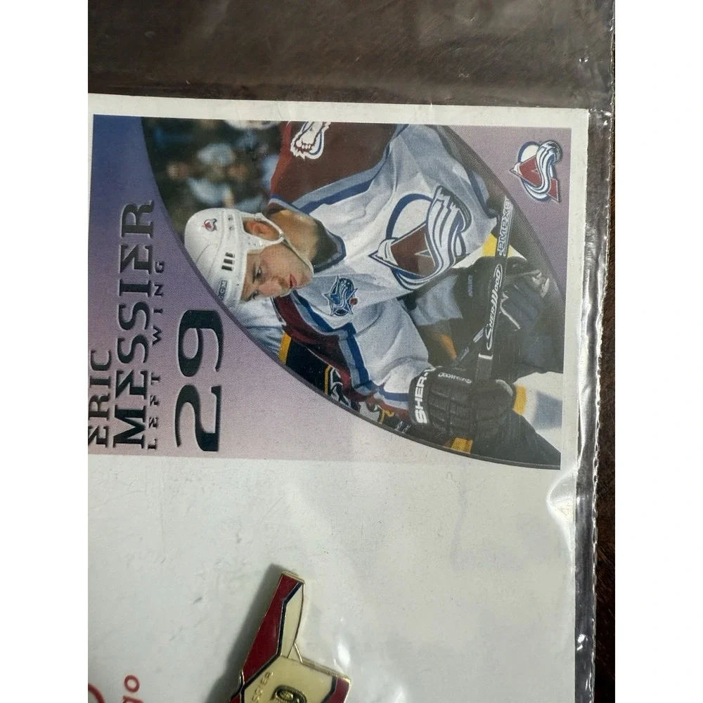 Vtg 2002 Eric‎ Messier #29 Colorado Avalanche Conoco Promo Jersey Pin